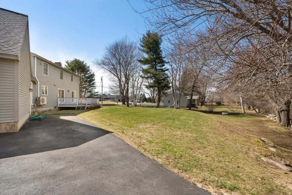 15 William Circle Stratham NH 03885