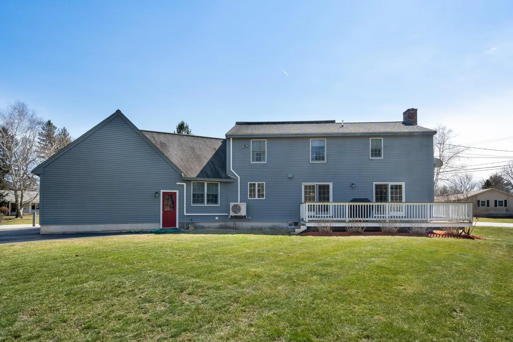 15 William Circle Stratham NH 03885