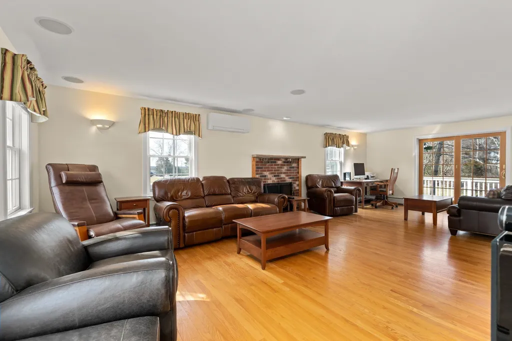 15 William Circle Stratham NH 03885