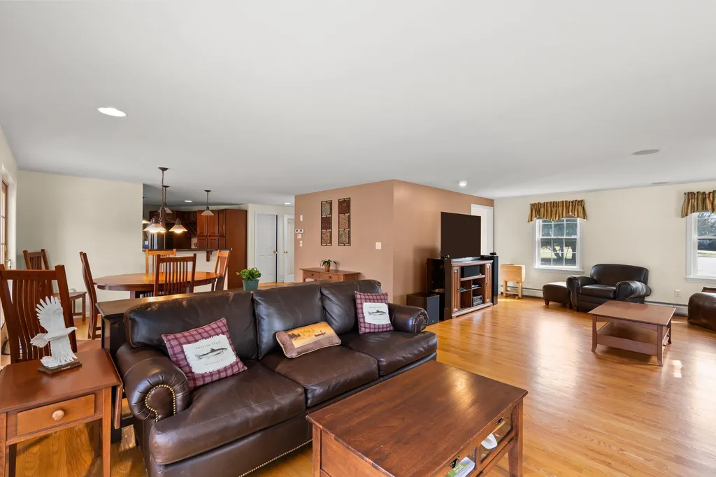 15 William Circle Stratham NH 03885