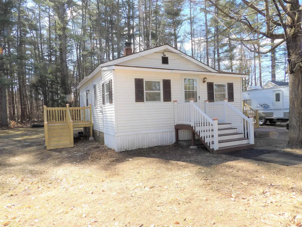 38 Oriole Street Franklin NH 03235