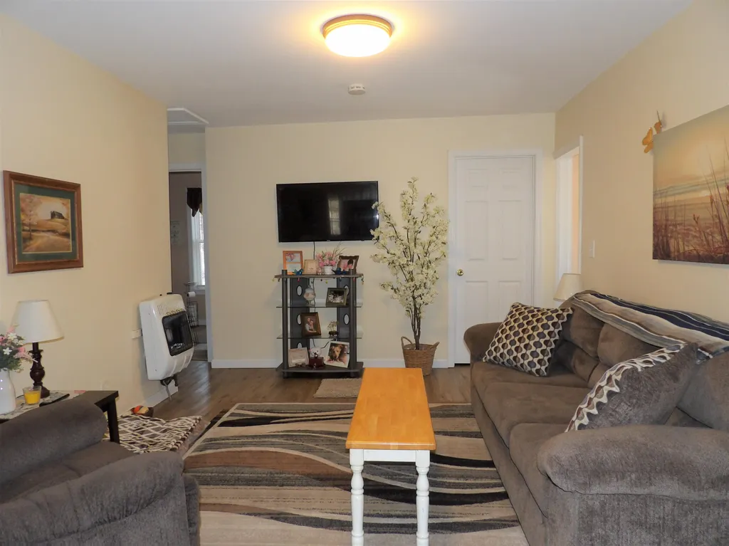 38 Oriole Street Franklin NH 03235