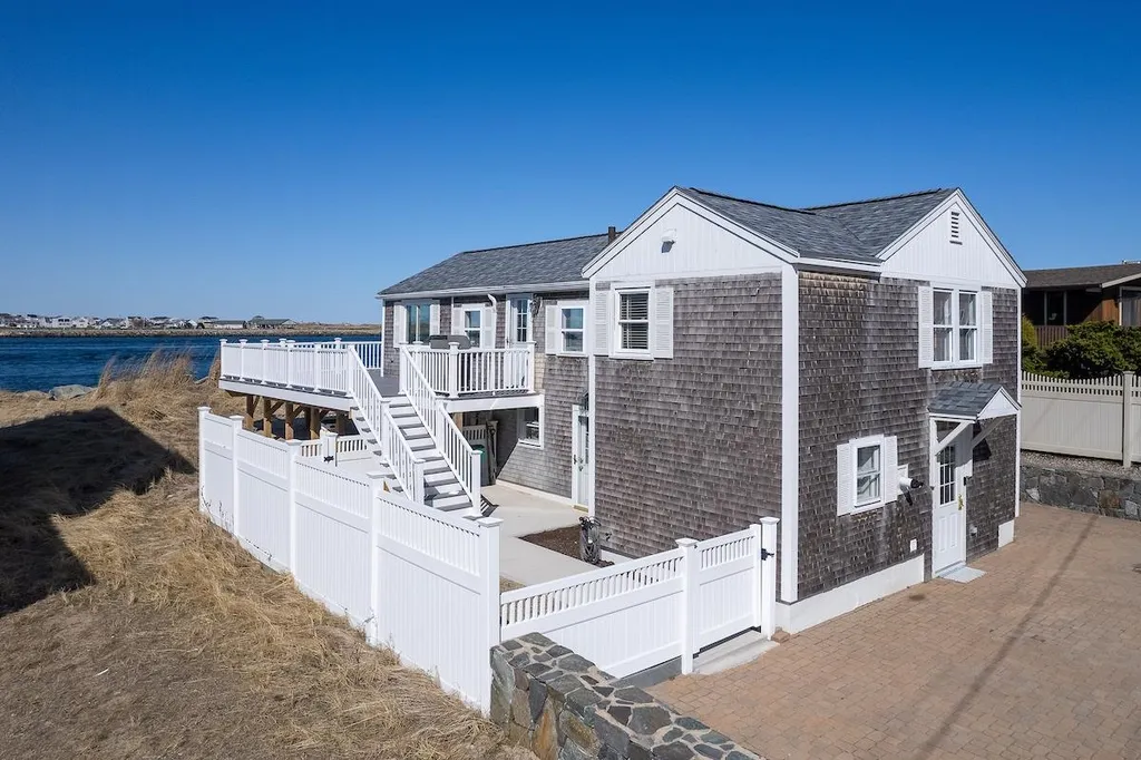 7 Thornton Street Hampton NH 03842
