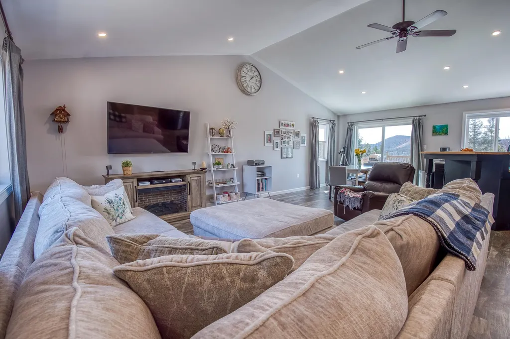 100 Timber Lane Littleton NH 03561