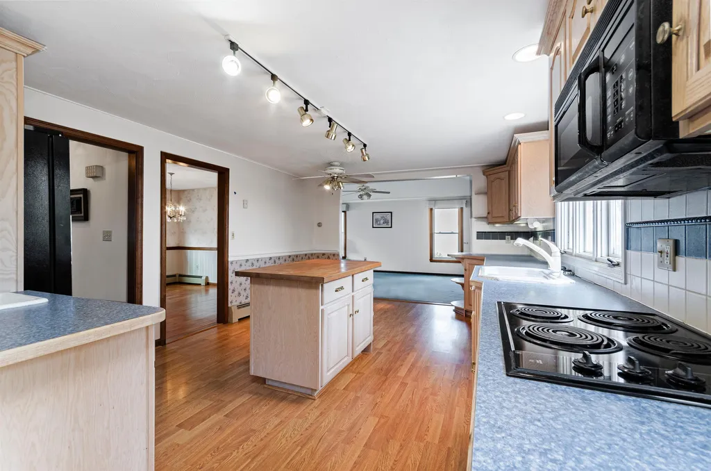 53 Parrish Hill Drive Nashua NH 03063