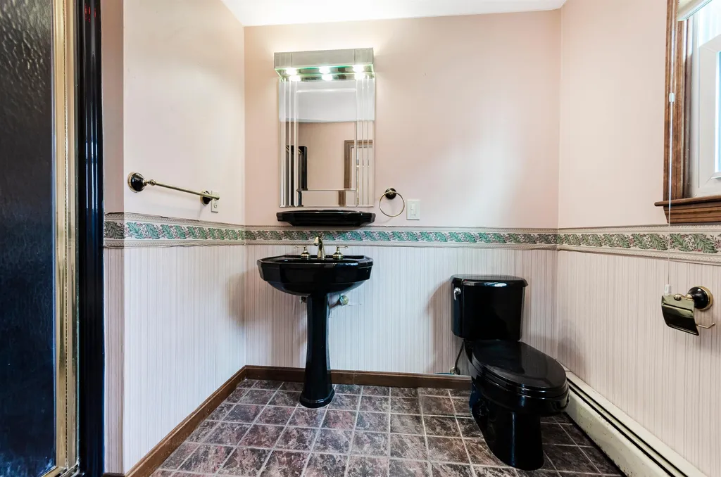 53 Parrish Hill Drive Nashua NH 03063