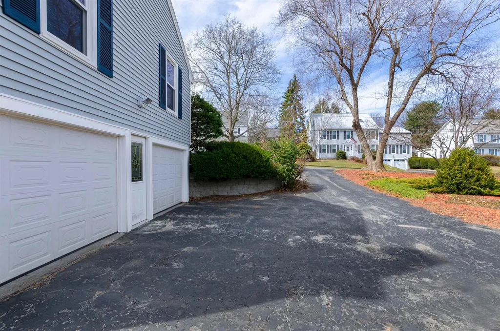 53 Parrish Hill Drive Nashua NH 03063