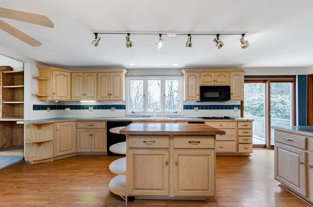 53 Parrish Hill Drive Nashua NH 03063