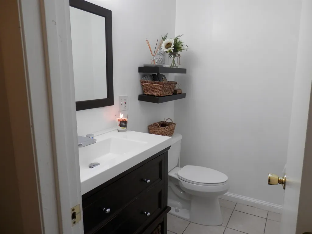 79 Adams Road Londonderry NH 03053