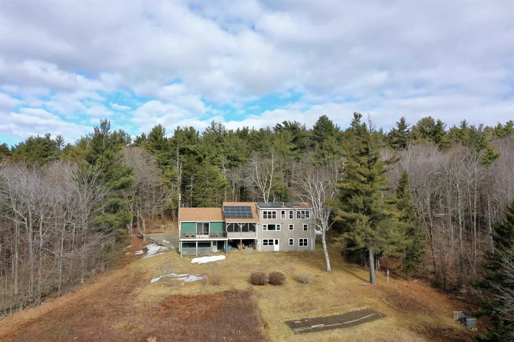 938 Morgan Hill Road New London NH 03257