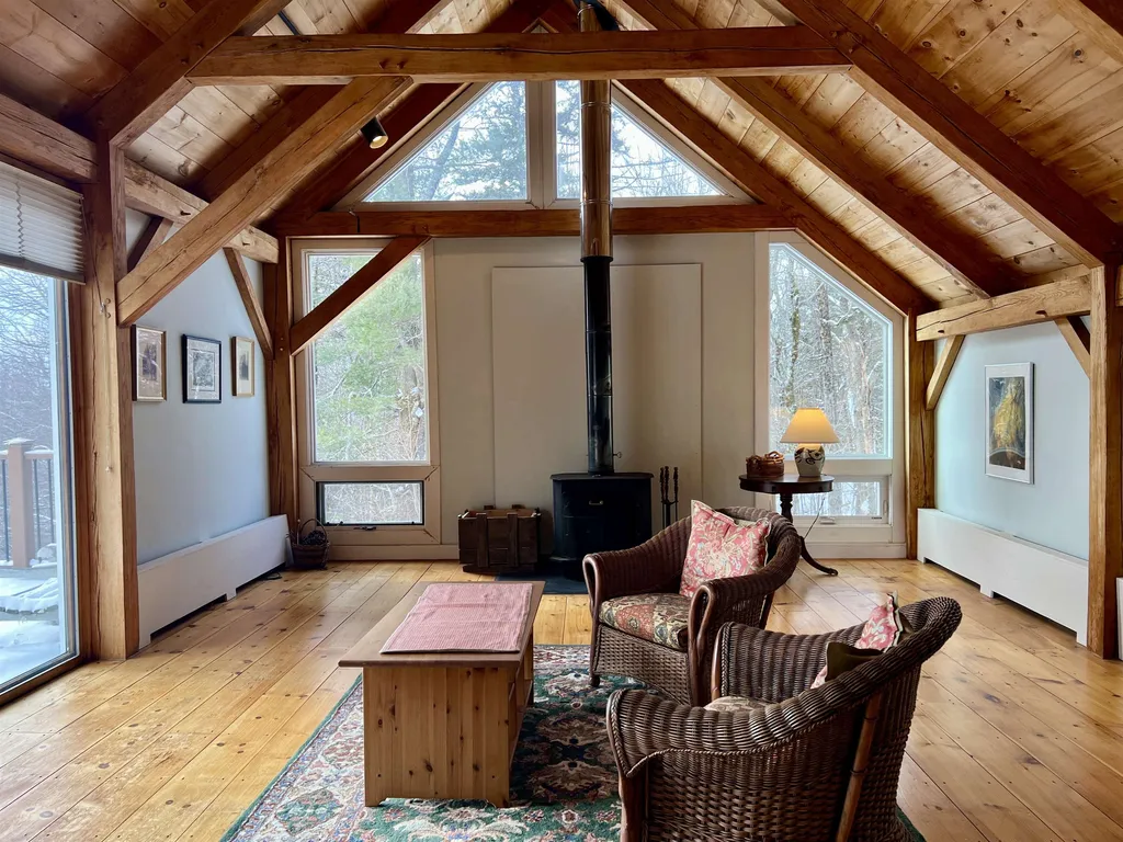 938 Morgan Hill Road New London NH 03257