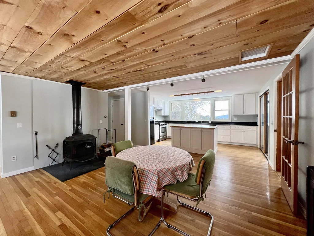 938 Morgan Hill Road New London NH 03257