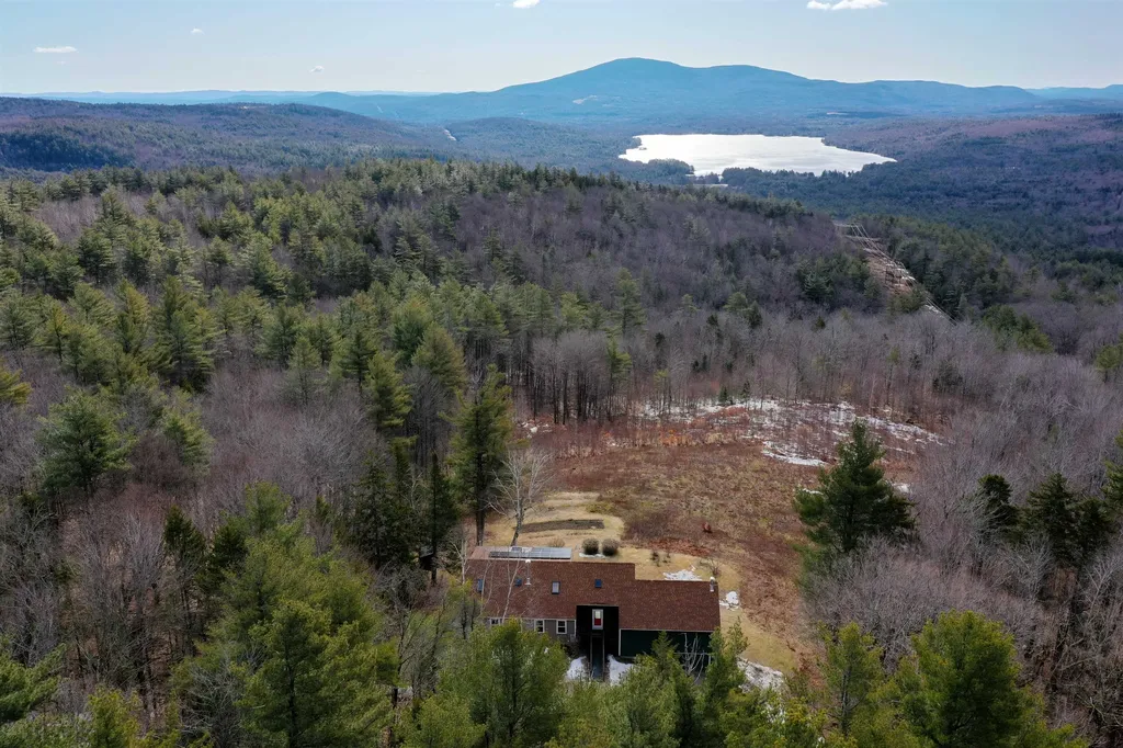 938 Morgan Hill Road New London NH 03257