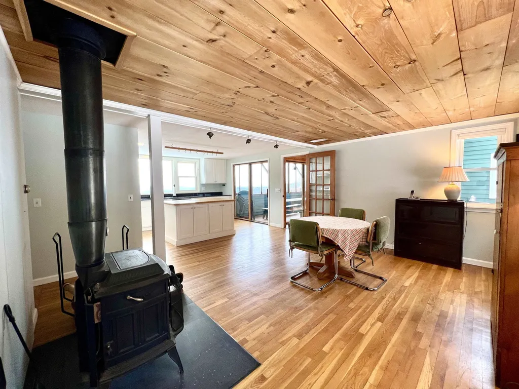 938 Morgan Hill Road New London NH 03257