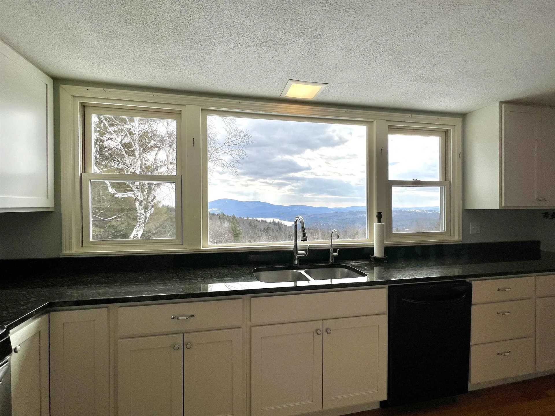 938 Morgan Hill Road New London NH 03257