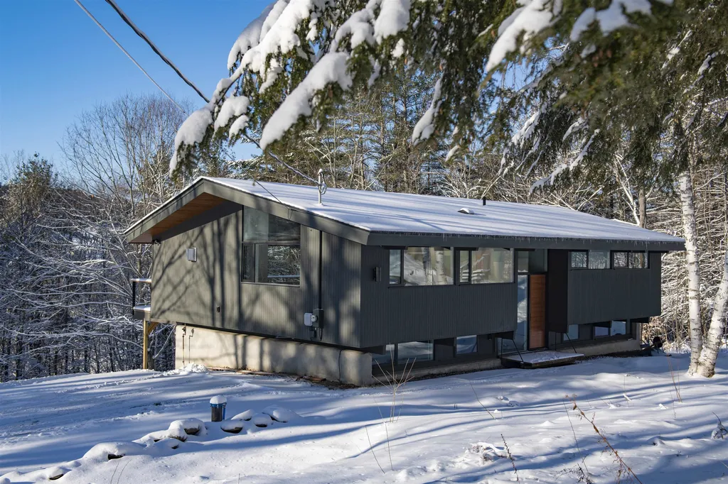 267 Baker Turn Hartford VT 05059