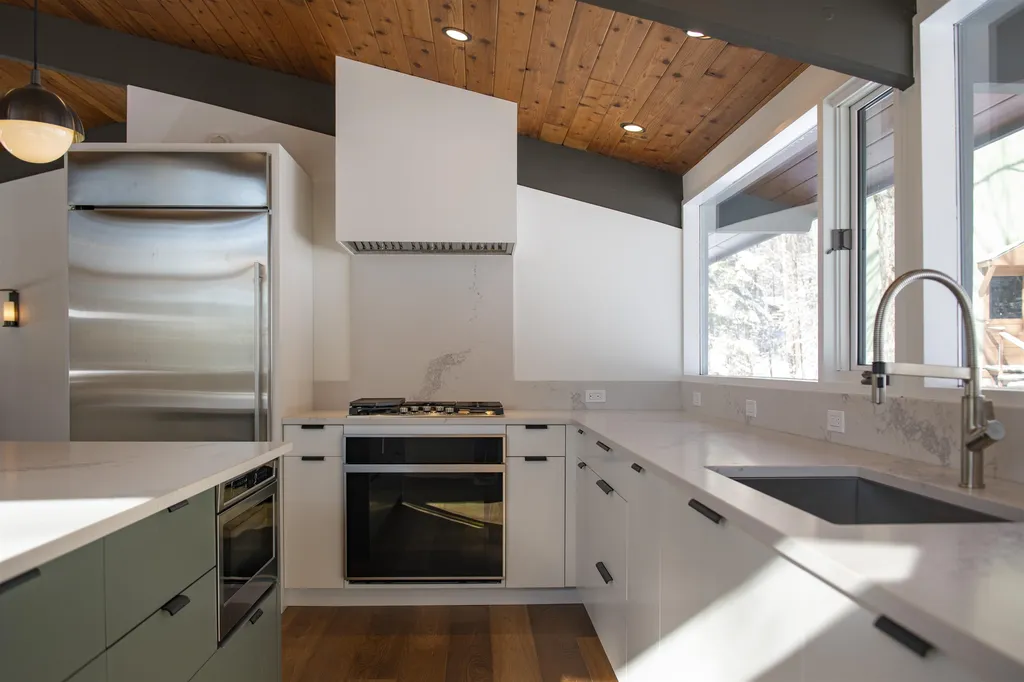 267 Baker Turn Hartford VT 05059