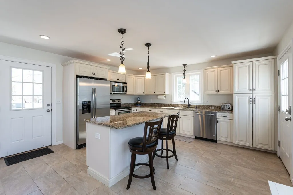 59 Kelly Road Salem NH 03079
