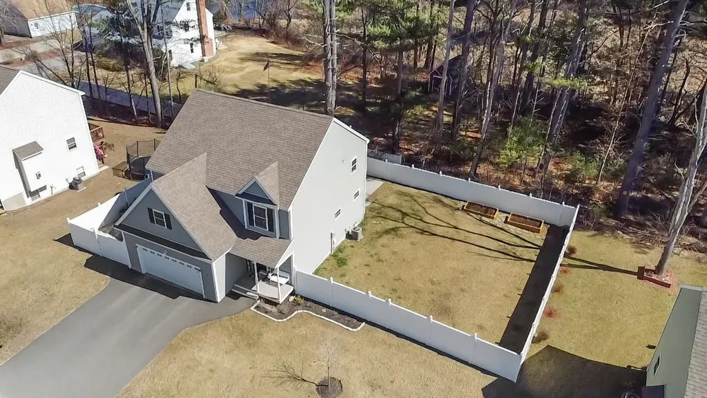 11 Lucier Park Drive Hudson NH 03051