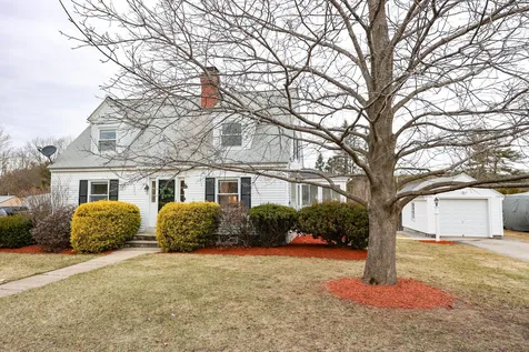 61 South Mast Street Goffstown NH 03045