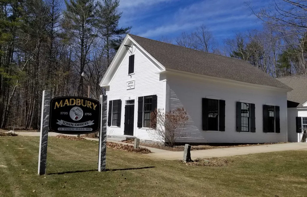 16 Fern Way Madbury NH 03823