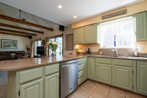 16 Fern Way Madbury NH 03823