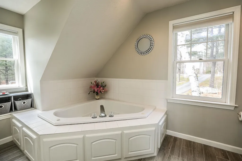 11 Baldwin Lane Bedford NH 03110