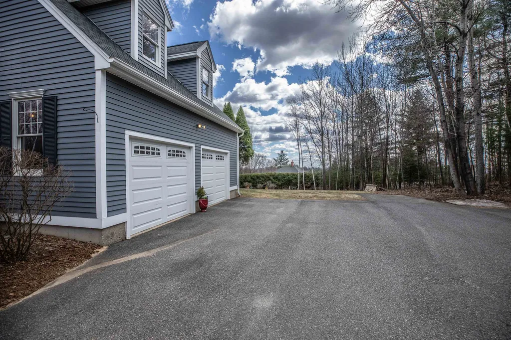 11 Baldwin Lane Bedford NH 03110