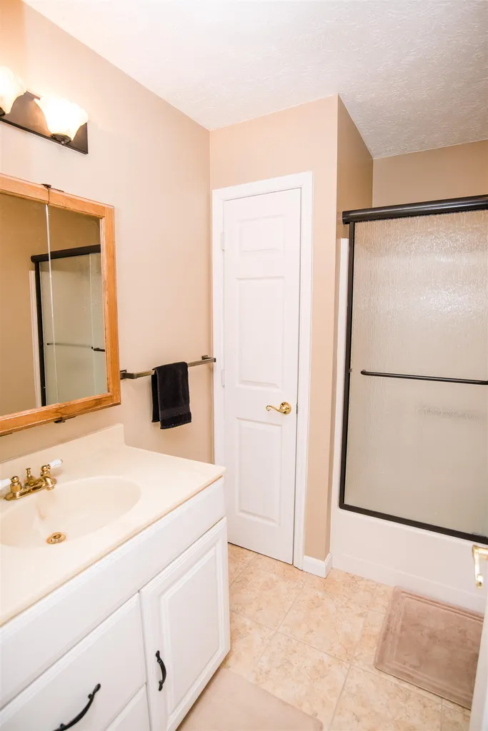 83 Kirby Lane Williston VT 05495