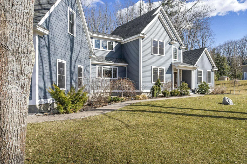 4 Sanctuary Drive Stratham NH 03885