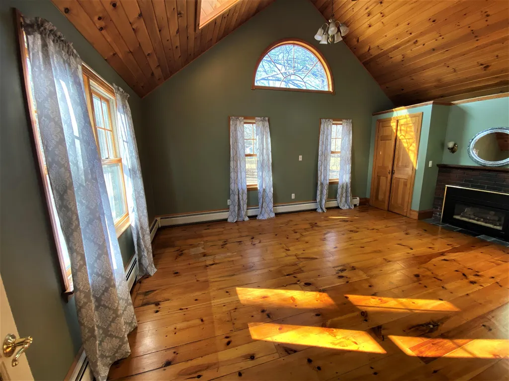 37 Ten Rod Road Rochester NH 03867