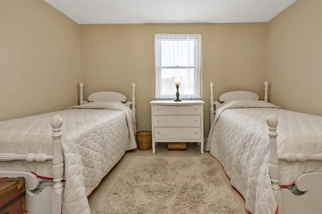47 Dutton Road Pelham NH 03076