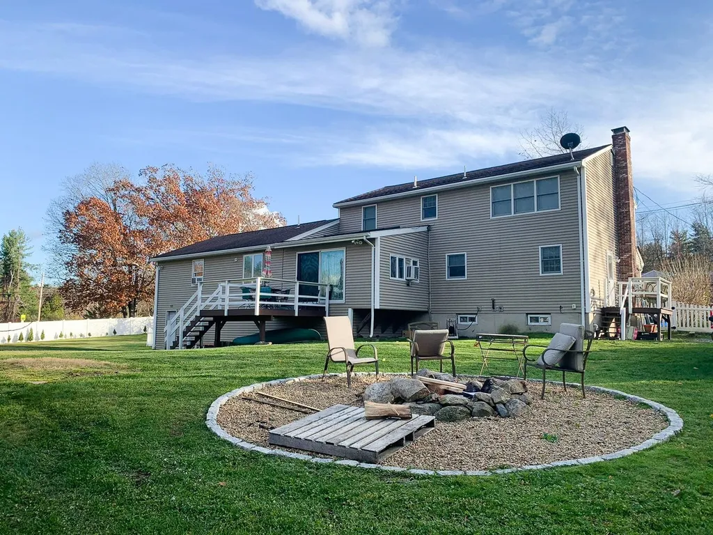 47 Dutton Road Pelham NH 03076