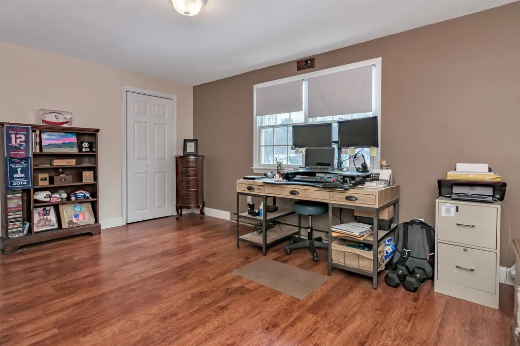 47 Dutton Road Pelham NH 03076