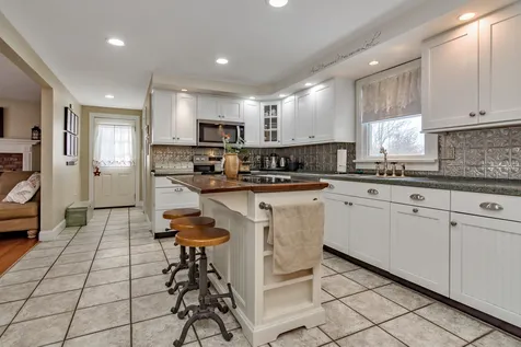 47 Dutton Road Pelham NH 03076