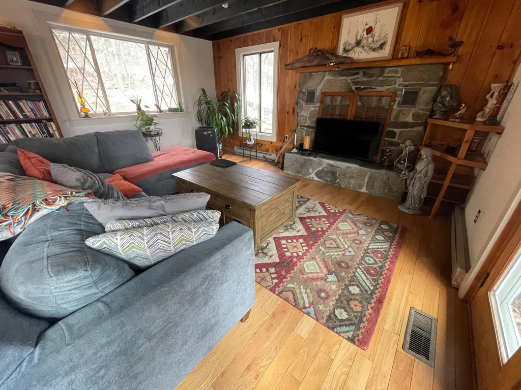 141 Morey Lane Hartford VT 05059