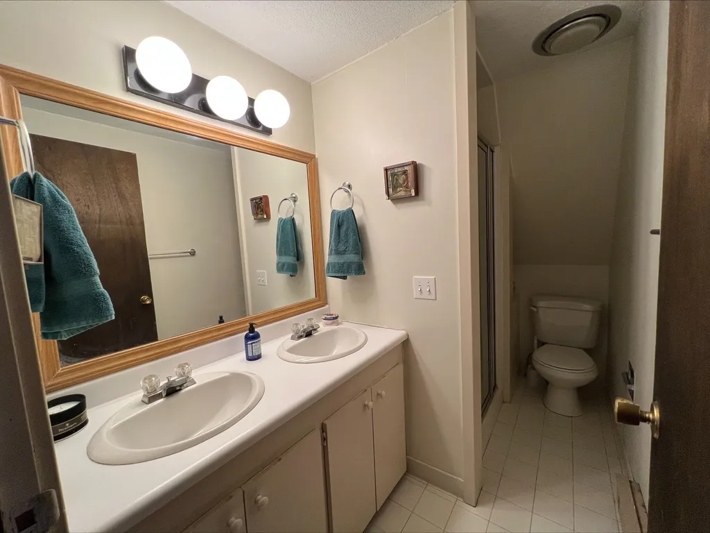 141 Morey Lane Hartford VT 05059