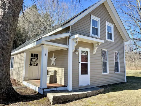 8 Heath Street Newton NH 03858