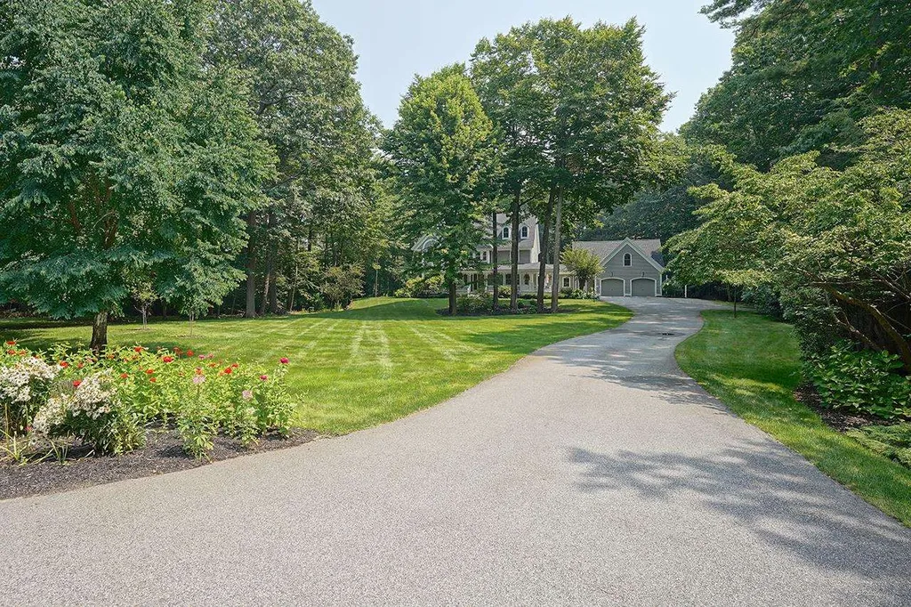 32 Bradley Lane North Hampton NH 03862