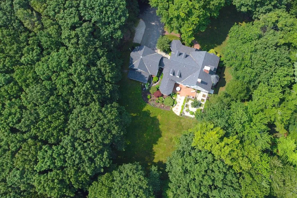 32 Bradley Lane North Hampton NH 03862