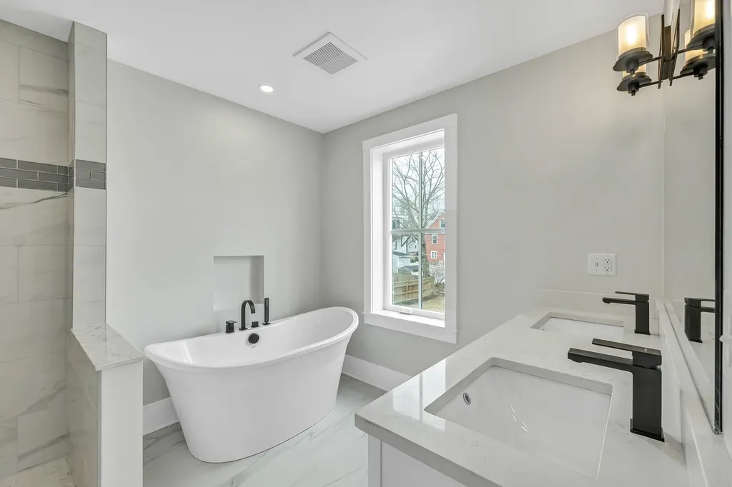 95 Brewster Street Portsmouth NH 03801
