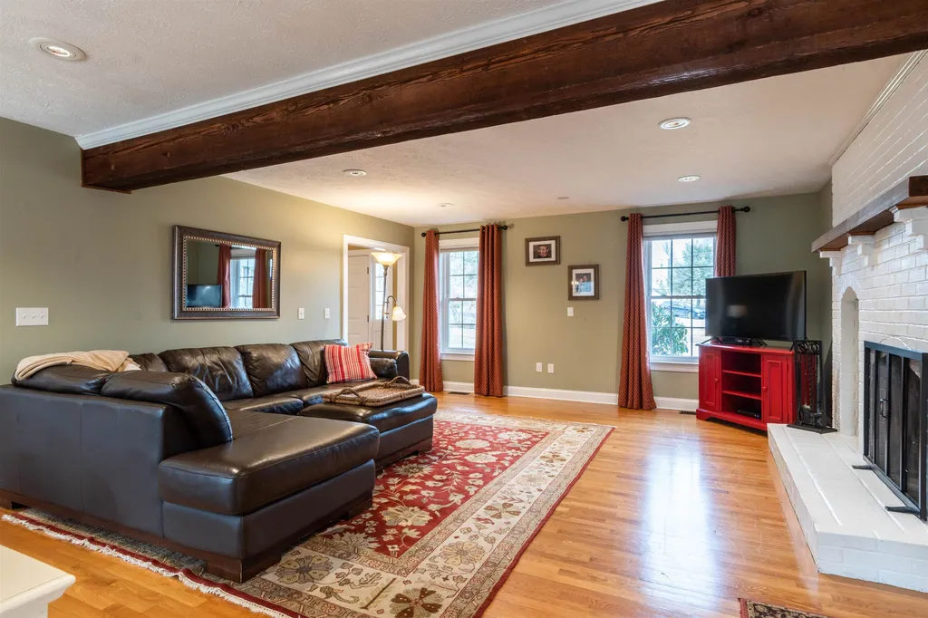 5 Plum Drive Nashua NH 03062