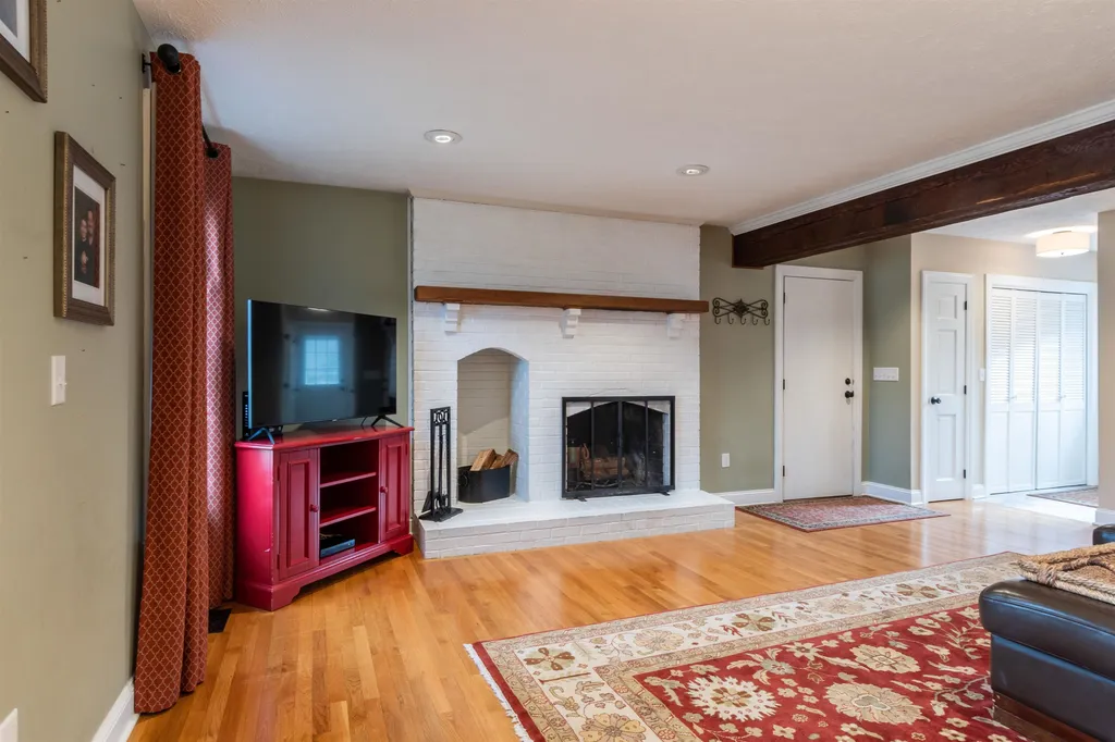 5 Plum Drive Nashua NH 03062