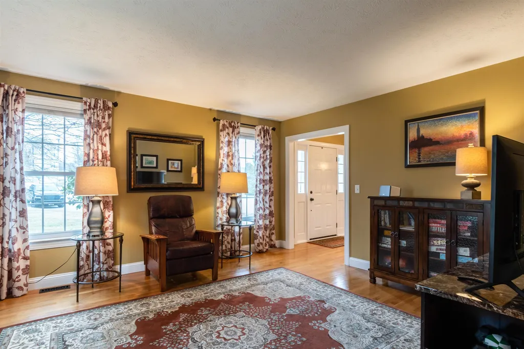5 Plum Drive Nashua NH 03062