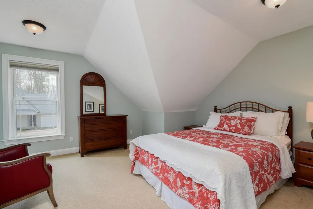3 Izzy Lane Kittery ME 03904