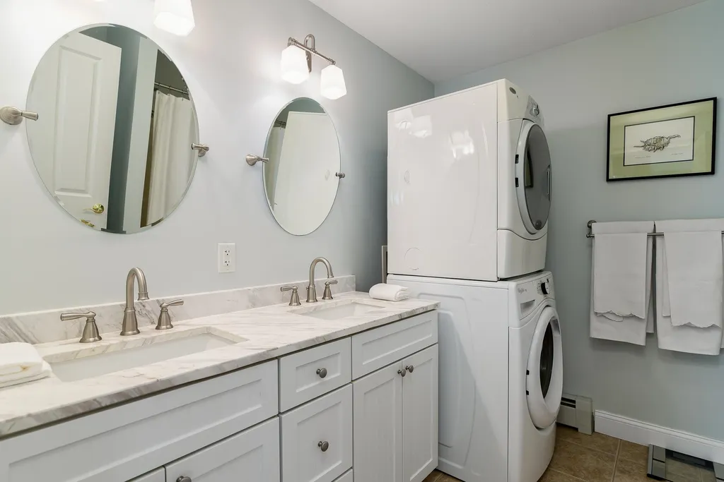 3 Izzy Lane Kittery ME 03904