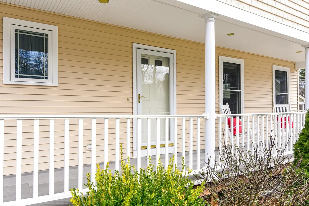 3 Izzy Lane Kittery ME 03904