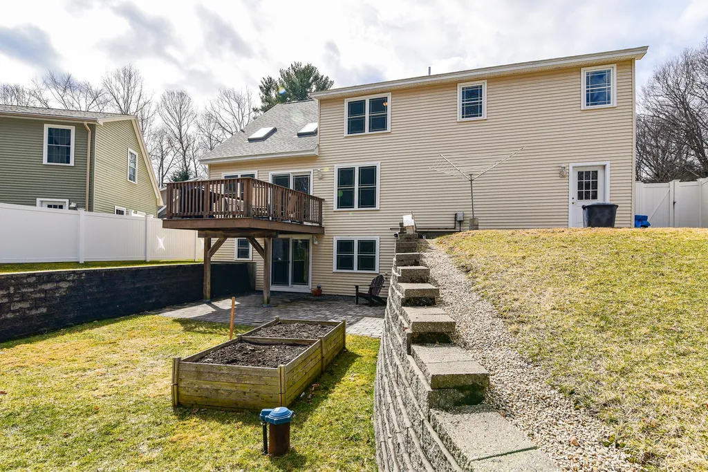 3 Izzy Lane Kittery ME 03904