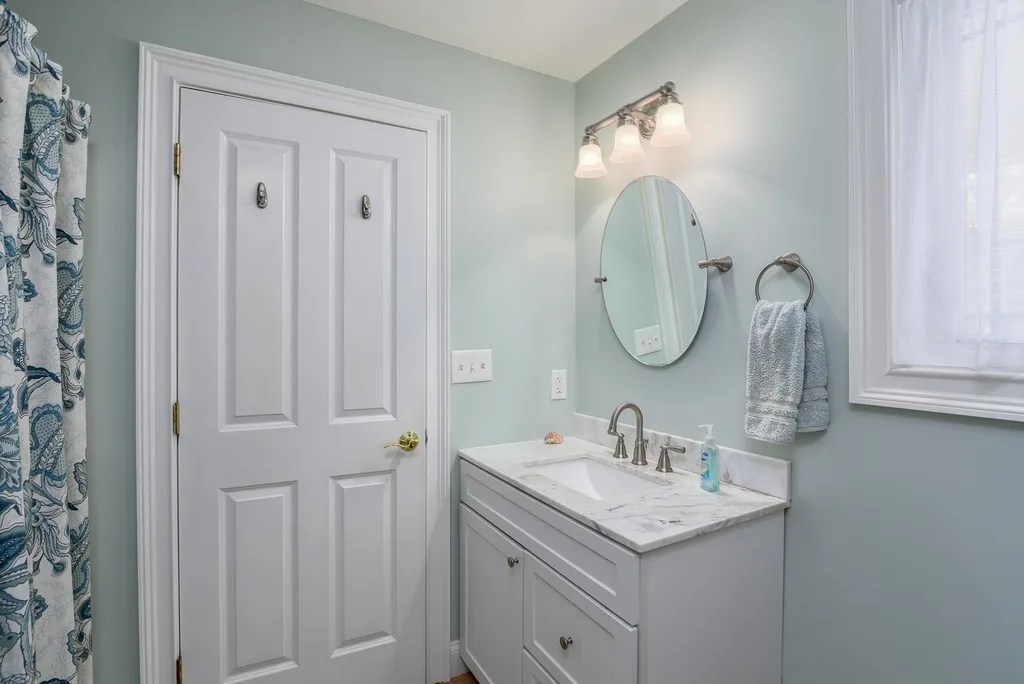 3 Izzy Lane Kittery ME 03904