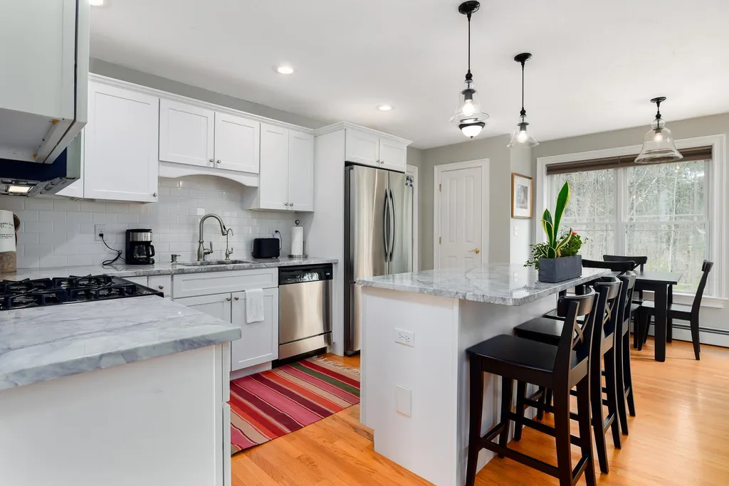 3 Izzy Lane Kittery ME 03904
